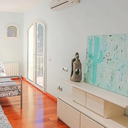 Gorgeous In Santa Susanna